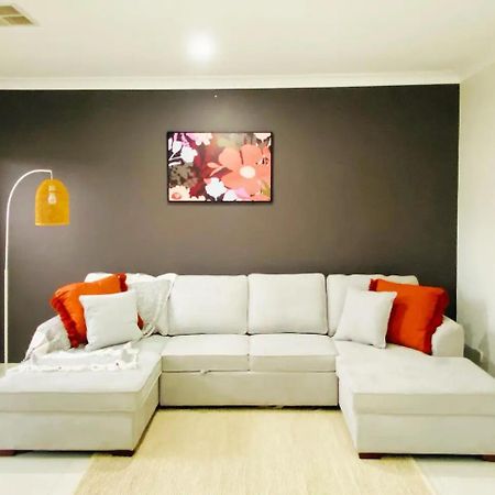 Kellyville 5Br Near Park And Shopping Mall Екстер'єр фото