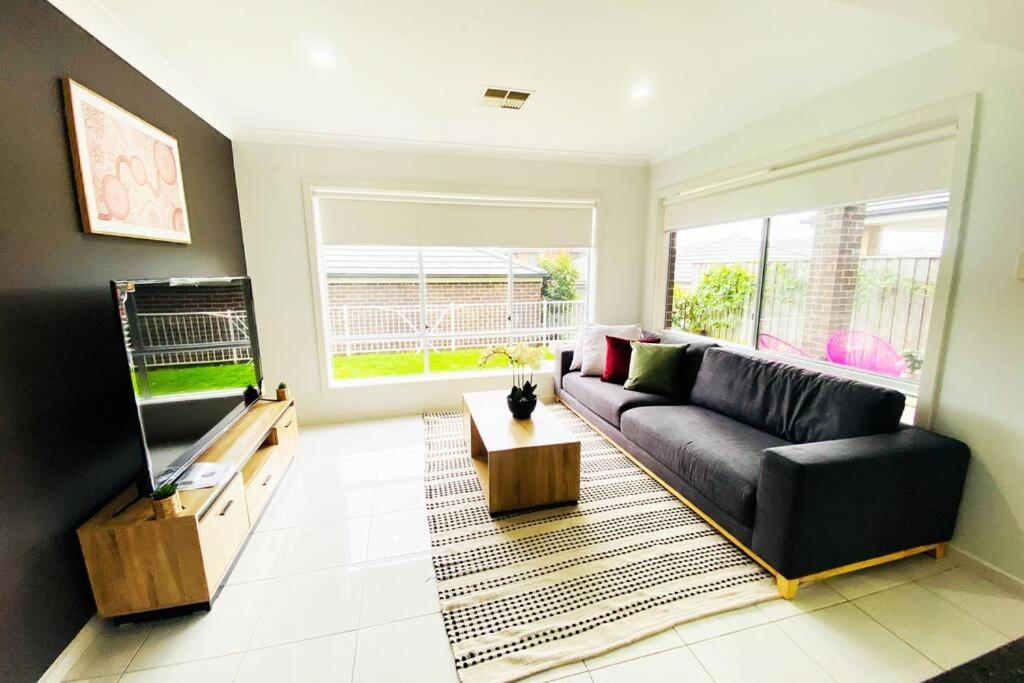 Kellyville 5Br Near Park And Shopping Mall Екстер'єр фото