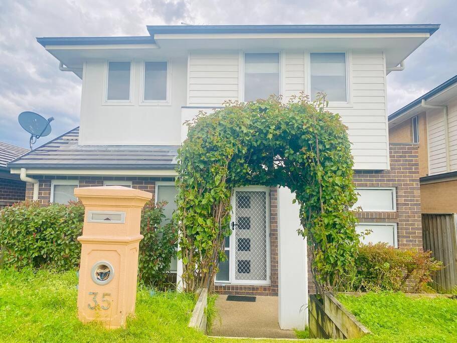 Kellyville 5Br Near Park And Shopping Mall Екстер'єр фото