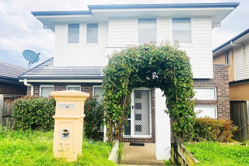 Kellyville 5Br Near Park And Shopping Mall Екстер'єр фото