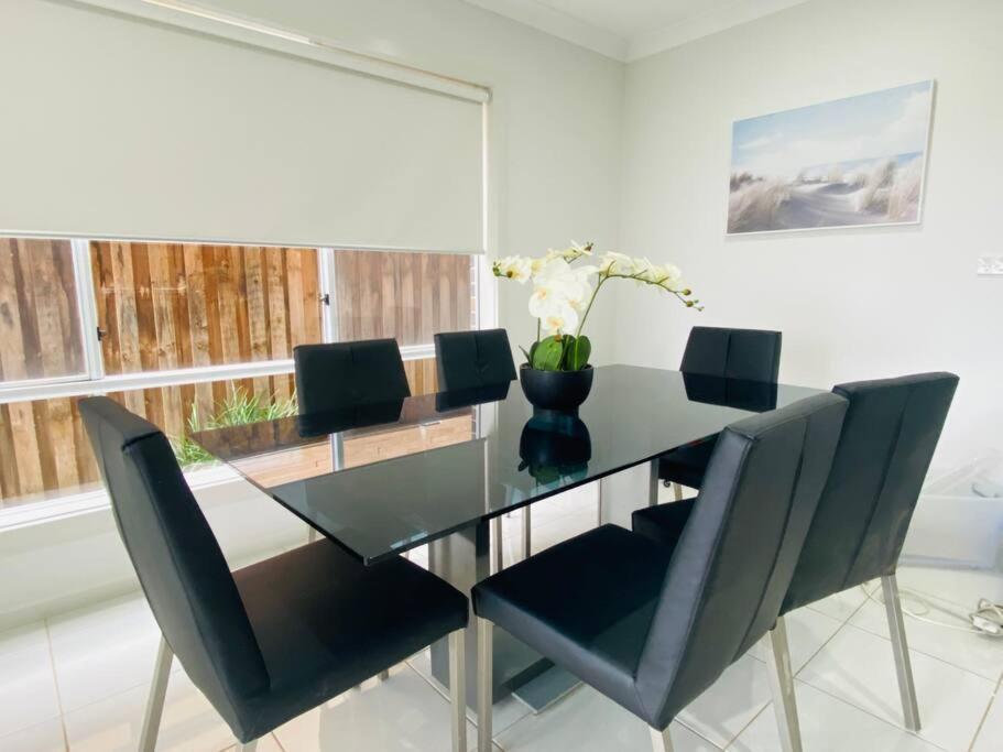 Kellyville 5Br Near Park And Shopping Mall Екстер'єр фото